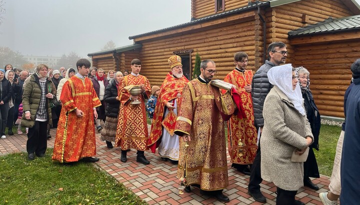 Gläubige der russisch-orthodoxen Pfarrei St. Demetrius in Schwerin feierten ihr Patronatsfest mit Liturgie, Prozession und festlicher Agape. Foto: Diözese