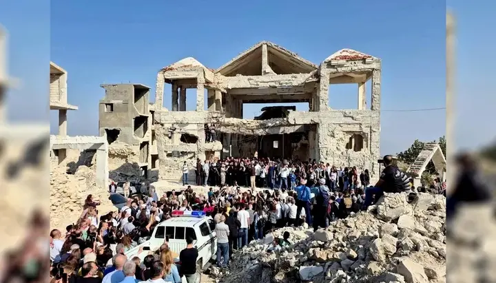 Menschenmenge beim Gottesdienst. Foto: SyriacPress