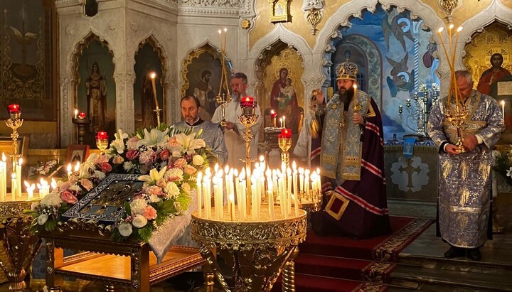 Bischof Irenei von London und Westeuropa leitete in Florenz die Liturgie vor der wundertätigen Gottesmutterikone von Kursk. Foto: Diözese