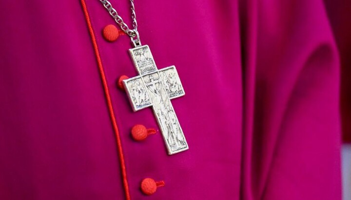 Priester mit Brustkreuz. Foto: english.katholisch.de
