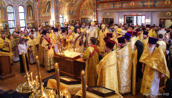 Metropolit Nikolaj leitete in der Kathedrale von Des Plaines bei Chicago die Gedenkfeier für Erzbischof Peter, den früheren Oberhirten der Diözese und einstigen Leiter der Geistlichen Mission in Jerusalem. Foto: Metropolie