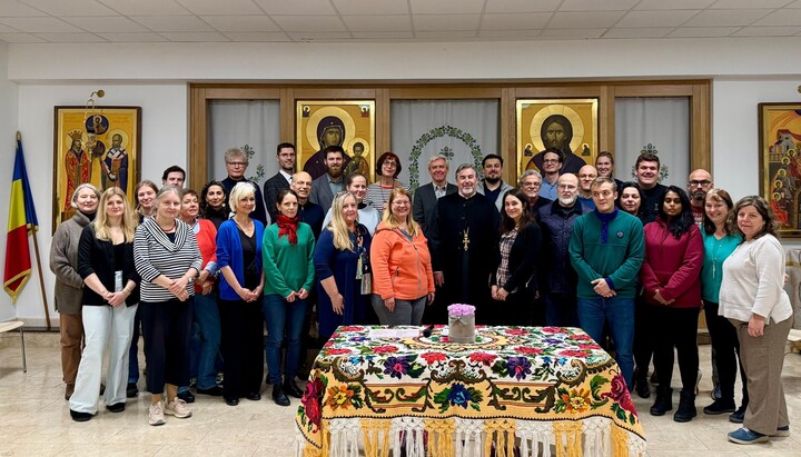 Evangelische Religionslehrer gemeinsam mit Vertretern der rumänisch-orthodoxen Kirche Wien beim Dialog- und Fortbildungstreffen. Foto: Gemeinde