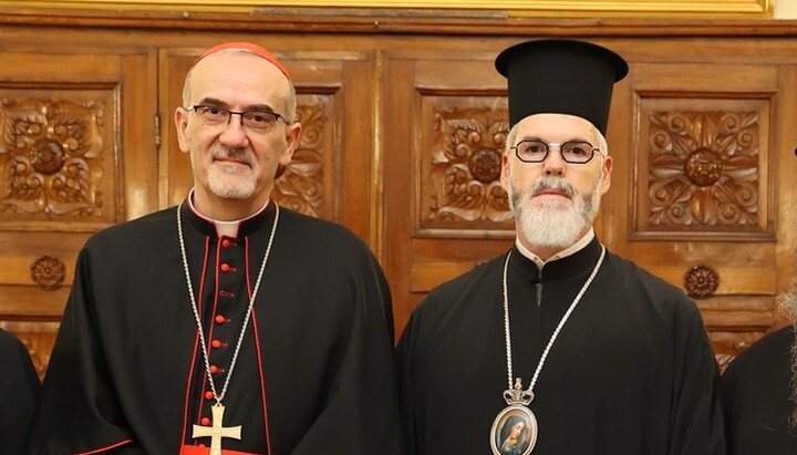 Metropolit Antonij (r.) und Kardinal Pizzaballa im Synodalpalast von Sofia: Gemeinsamer Appell zum Gebet für Frieden im Heiligen Land. Foto: Patriarchat
