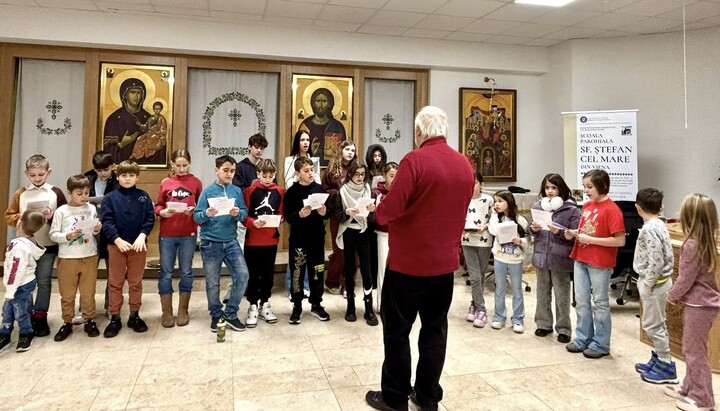 Kinder der Gemeinde St. Stephan der Große singen mit dem Chor „Cherubimii“ zum Beginn der Weihnachtsfastenzeit in Wien. Foto: Gemeinde