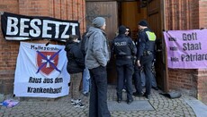 Demonstranten besetzten katholische Kirche in Flensburg