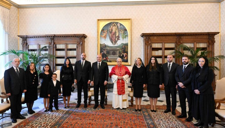 Papst Leo XIV. mit dem libanesischen Präsidenten Joseph Aoun und seiner Frau Neemat Aoun im Vatikan. Foto: NOW