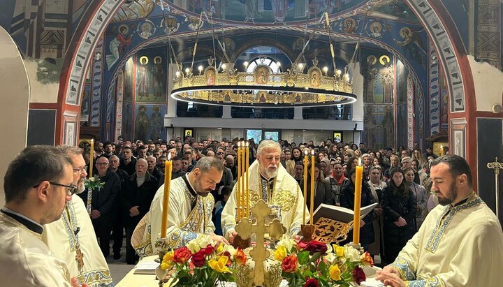 Die Liturgie im Dom des Heiligen Sava führte Metropolit Grigorije zu einer Predigt über die Wiederherstellung der menschlichen Seele und die heilende Nähe Christi. Foto: Eparchie