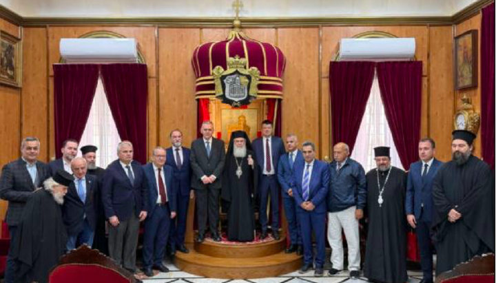 Patriarch Theophilos III. von Jerusalem bei einem Treffen mit dem Interparlamentarischen Ausschuss für Orthodoxie. Foto: Orthodoxia news agency.