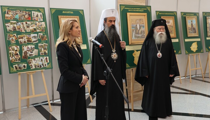 Patriarch Daniil eröffnet in der Nationalversammlung die Ausstellung „Gebet für Bulgarien“ mit Werken aus Naturmaterialien von Antonia Mirovalyeva-Bozhanina. Foto: Patriarchat