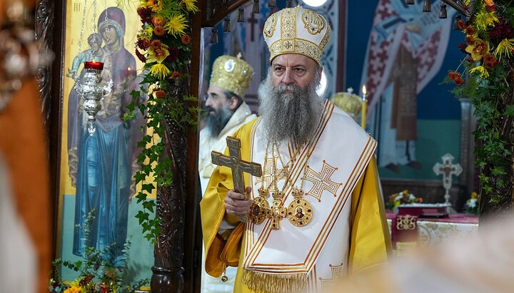 Patriarch Porfirije feiert in Kragujevac das 25-jährige Jubiläum des Seminars des heiligen Johannes Chrysostomos und rief zu treuem priesterlichen Dienst im Geist des guten Hirten auf. Foto: Patriarchat