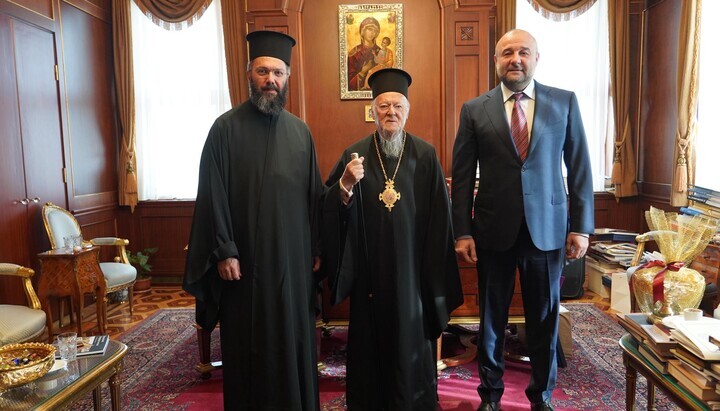 Petrowski zusammen mit dem Metropoliten von Österreich und Patriarch Bartholomäus. Foto: Pressedienst der Metropolie Österreich