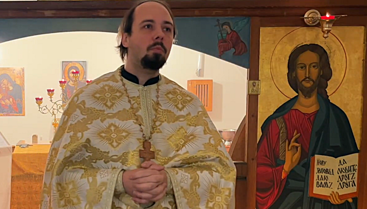 Priester Konstantin Anikin predigte zum Hochfest der Einführung Marias in den Tempel. Foto: Screenshot YouTube