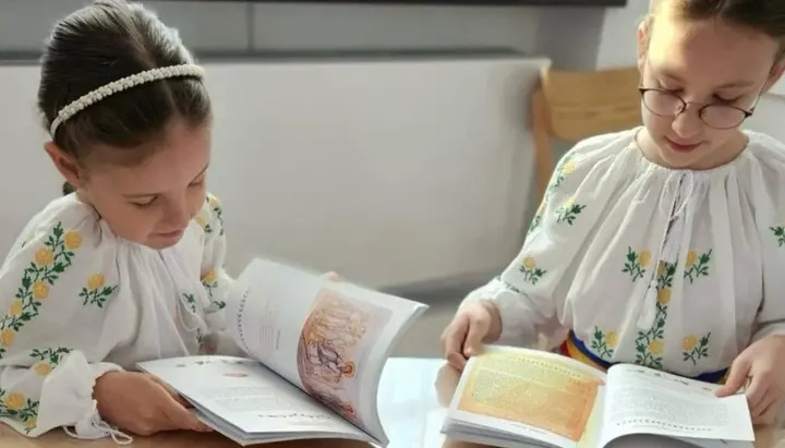 Der neue Katecheseband führt Kinder mit farbigen Illustrationen und einfachen Übungen behutsam an die orthodoxe Glaubenswelt heran. Foto: Metropolie