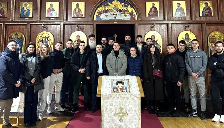 Jugendliche aus Danilovgrad und der serbisch-orthodoxen Gemeinde Köln tauschten sich aus. Foto: Gemeinde