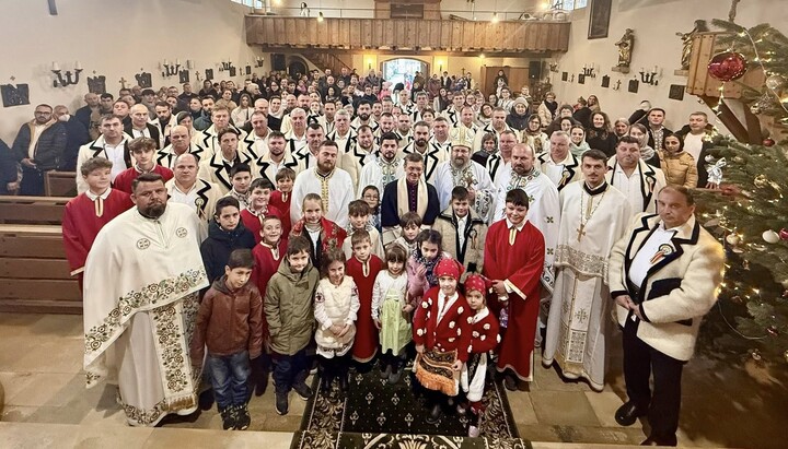 Der Männerchor aus Maramureș trug mit zur feierliche Liturgie in der rumänisch-orthodoxen Gemeinde Kempten bei.