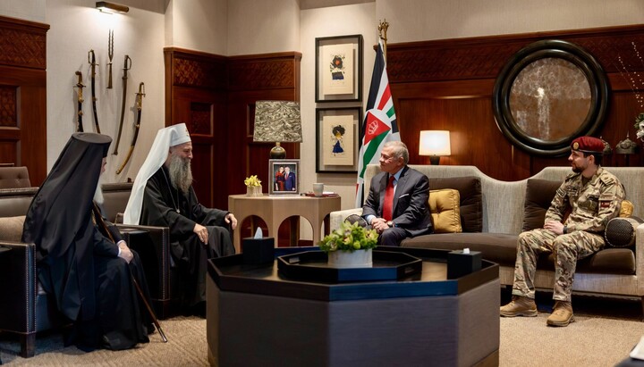 Patriarch Porfirije im Gespräch mit König Abdullah II. in Amman während seines Besuchs zur Teilnahme am Aqaba-Prozess. Foto: Patriarchat