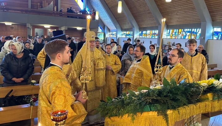 Erzbischof Tichon von Rusa feiert die Göttliche Liturgie zum Fest des heiligen Apostels Andreas in der Pfarrei „Begegnung des Herrn“ in Ahlen. Foto: Diözese