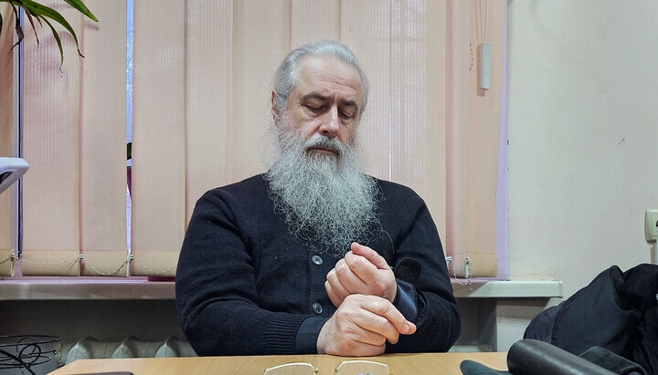 U-Haftanstalt zu medizinischer Untersuchung von Met. Arsenij verpflichtet