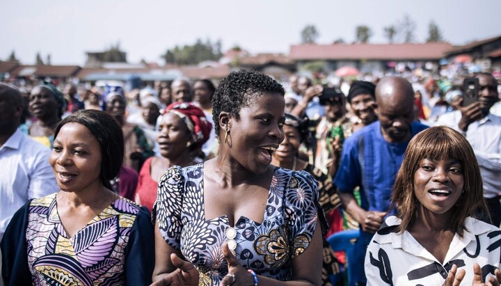 Afrikanerinnen bei einer Messfeier. Foto: Vaticannews