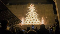 In Damaskus versammelte sich eine Gemeinde um die Opfer eines Anschlags zu ehren