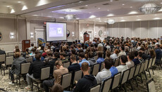 200 Jugendliche kamen zur St.-Herman-Jugendkonferenz der ROKA nach Albany