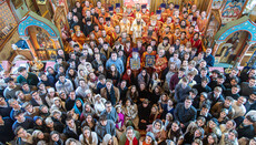 Metropolit Nikolaj zelebriert zum Fest des heiligen Herman von Alaska