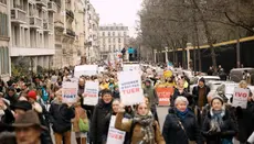 In Paris fand eine Großdemo gegen geplante Legalisierung der Sterbehilfe statt