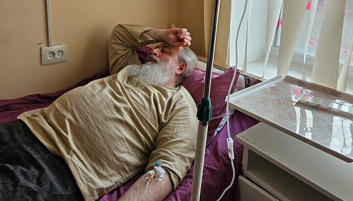 Met. Arsenij wegen ischämischer Herzerkrankung ins Krankenhaus eingeliefert