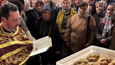 Segnung von Fastengebäck zum Gedenken der 40 Märtyrer in Bologna vollführt