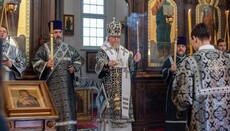 Erzbischof Tichon zelebrierte Karfreitagsmatutin mit zwölf Evangelien in Berlin