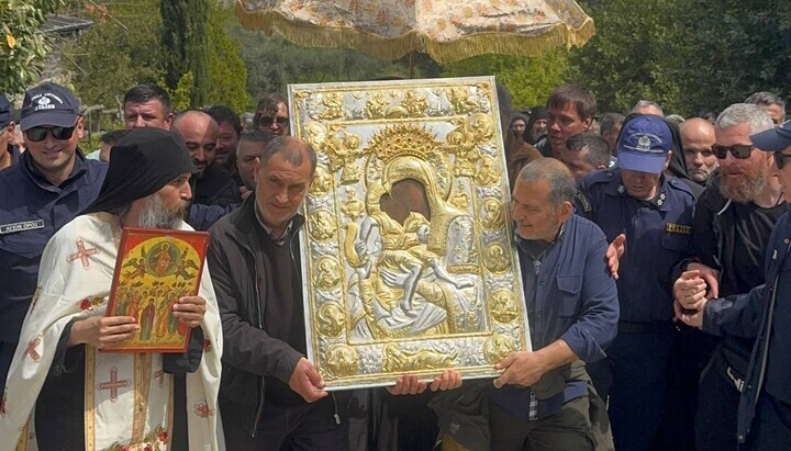 Prozession mit der Ikone „Es ist würdig“ in Kutlumusch auf dem Berg Athos