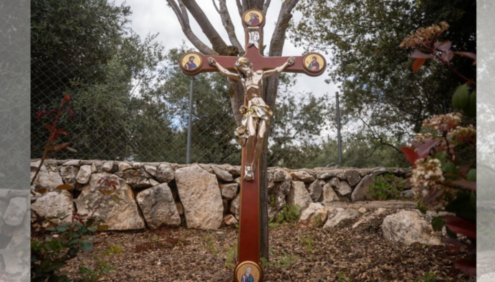 Nach der Schändung des Kruzifix im Libanon hat Israel eine neues aufgestellt