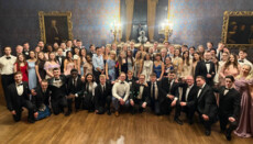 Orthodoxer Frühlingsball in London vereinte internationale Jugend