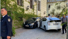 Auto durchbrach Tor des georgischen Patriarchats in Tiflis