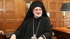 Erzbischof Elpidophoros wurde während Liturgie ins Krankenhaus eingeliefert