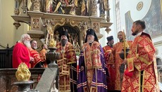 Bischöfliche Gebete vor den Reliquien der heiligen Afra in Augsburg