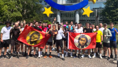Orthodoxe Jugendliche liefen Glaubenslauf durch Frankfurt