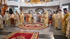 Metropolit Antonij von Westeuropa zelebrierte zum Kirchenjubiläum in Smoljan