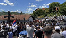 Patriarch Porfirije leitete Totengedenken für 3267 serbische Märtyrer in Bratunac