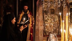 In Hilandar fand zu Ehren der dreihändigen Ikone ein mehrstündiger Gottesdienst statt