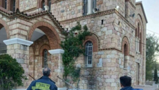 Unbekannte setzen Kirche im griechischen Dafni in Brand