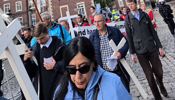 Der Schweigemarsch „1000 Kreuze für das Leben“ in Münster wurde von Gegenprotesten und einem umfangreichen Polizeieinsatz begleitet. Foto: Screenshot Instagram/leon_kbki17