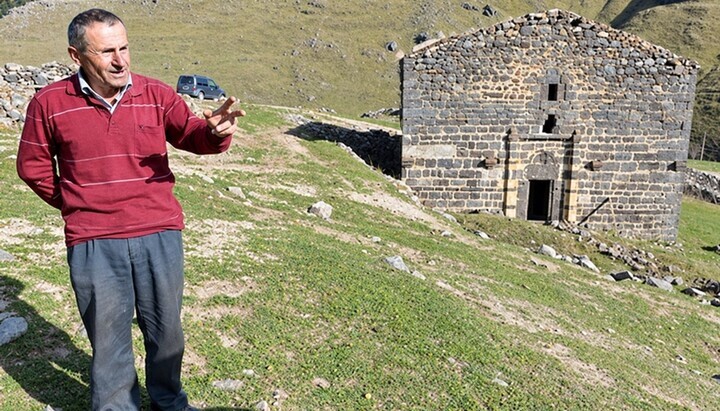 Adnan Zıvalı bewahrte die Kirche vor Schatzsuchern. Foto: Anadolu Ajansı (2016)