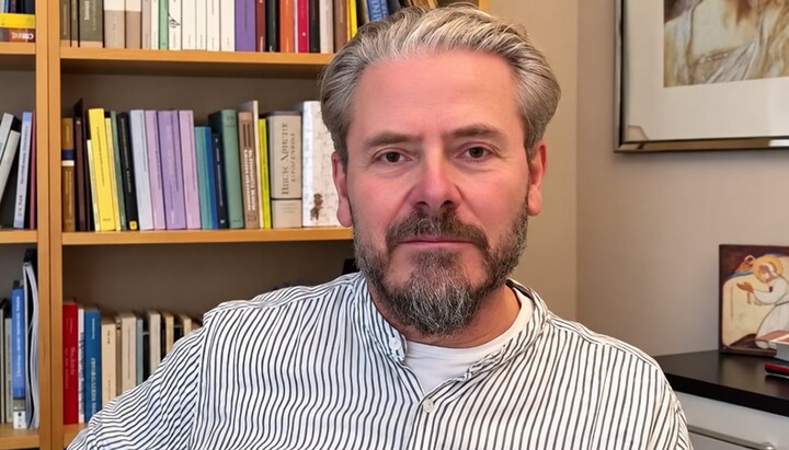 Gregor Fernbach, Mitgründer des orthodoxen Verlags Hagia Sophia, spricht mit OrthMedien über die Entwicklung des Verlags und die Bedeutung von Büchern für Glauben und geistliches Leben. Foto: Screenshot YouTube