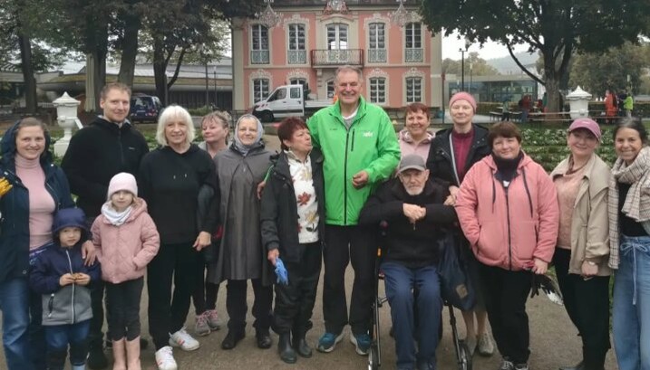 Mitglieder der ROKA-Gemeinde in Schwäbisch Gmünd nehmen an der Aktion „Gartentag im Erdenreich“ teil. Foto: ROKA-Gemeinde Schwäbisch Gmünd