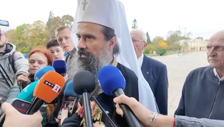 Patriarch Daniil von Bulgarien im Gespräch mit Journalisten in Sofia. Foto: UOJ Bulgarien.