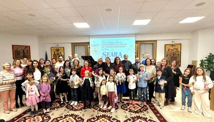 Kinder und Jugendliche präsentierten beim „Abend der jungen Talente“ der rumänisch-orthodoxen Pfarrei „Herabkunft des Heiligen Geistes und St. Stephan der Große“ in Wien ihre musikalischen Fähigkeiten. Foto: Gemeinde