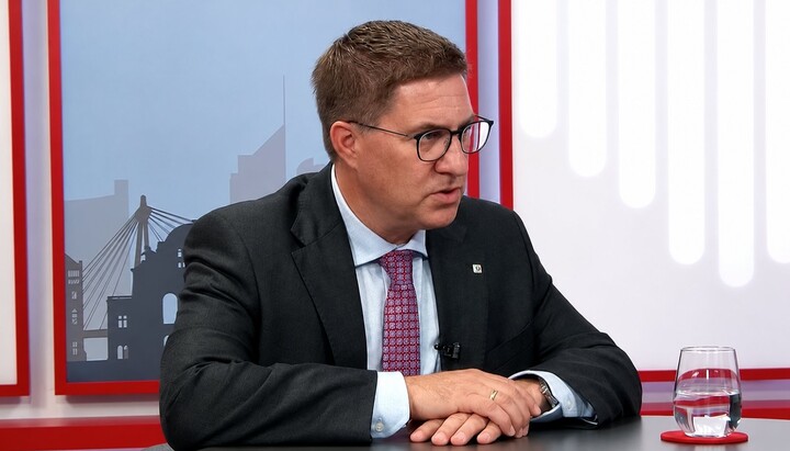 Andreas Rabl, FPÖ-Bürgermeister von Wels, spricht sich für Kreuze in den Klassenzimmern und einen Christkindlmarkt statt Wintermarkt aus. Foto: Screenshot heute.at