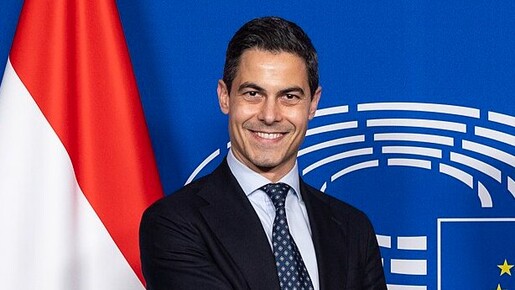 Der niederländische Ministerpräsident Rob Jetten (o.) und sein Partner Nicolás Keenan wollen mithilfe einer altruistischen Leihmutterschaft ein Kind bekommen. Archivfoto: EU