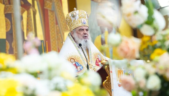 Patriarch Daniel lobte die Pilger, die trotz regnerischen Wetters und langer Wartezeiten zur Verehrung der Reliquien des heiligen Demetrius des Neuen nach Bukarest gekommen waren. Foto: Basilica.ro